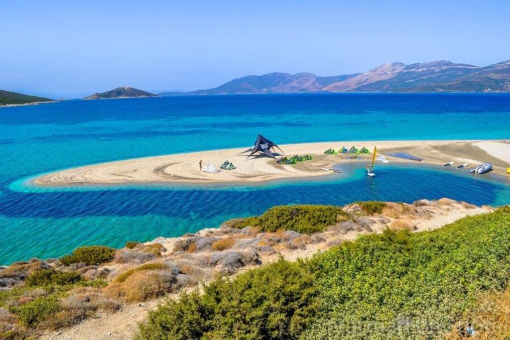 White In Olive Trees And Seaview To Panagia Дом отдыха
